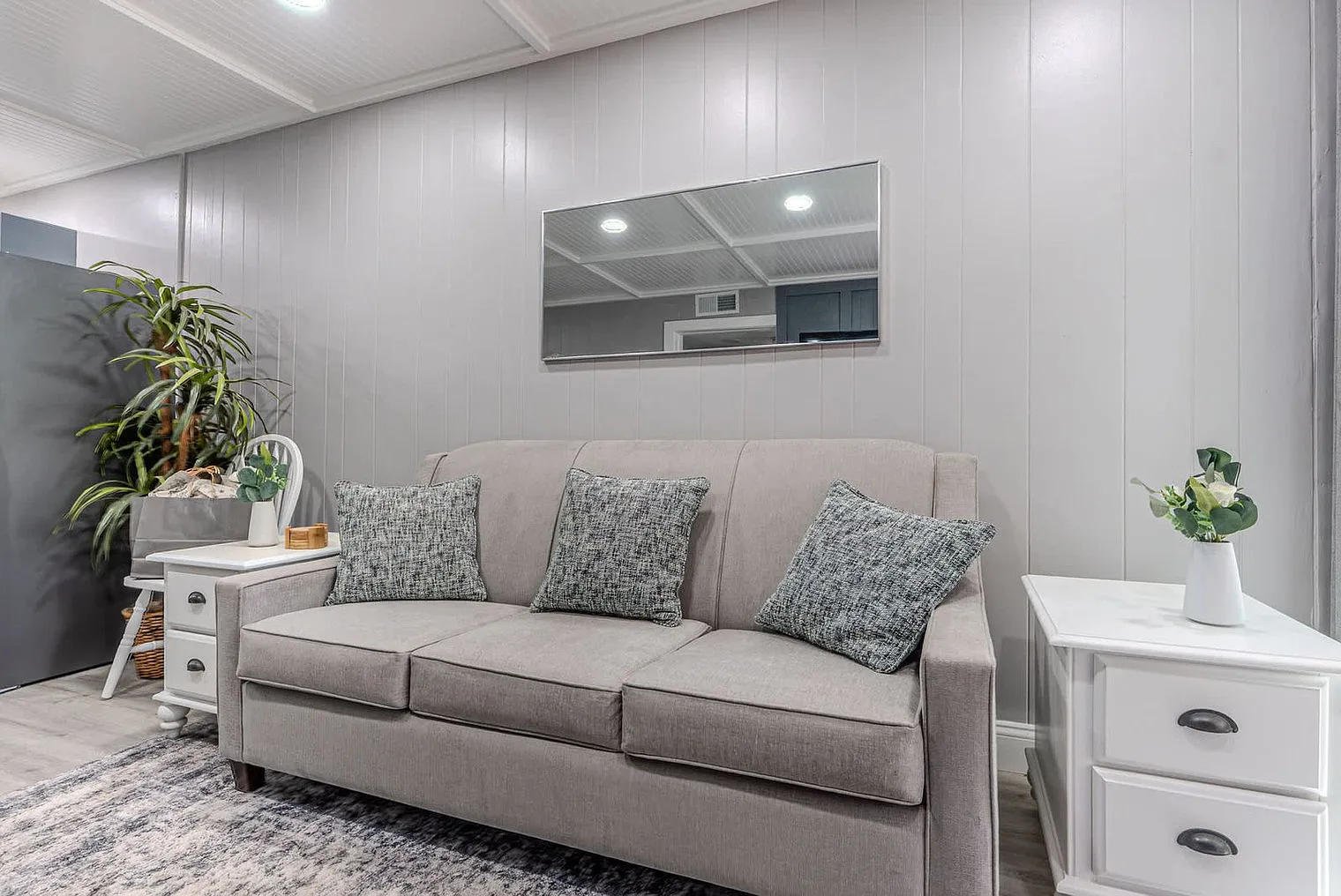 2 bed, 2.0 bath, 742 sqft, $2,369 — Photo 2