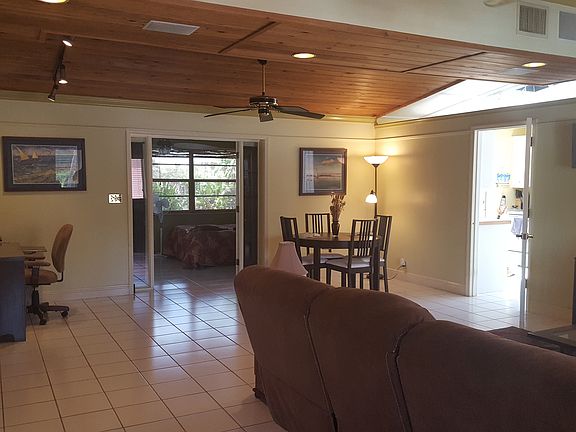 2nd image of 2519 Sugarloaf Ln