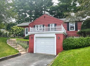 29 Pinebrook Dr, Springfield, MA 01129