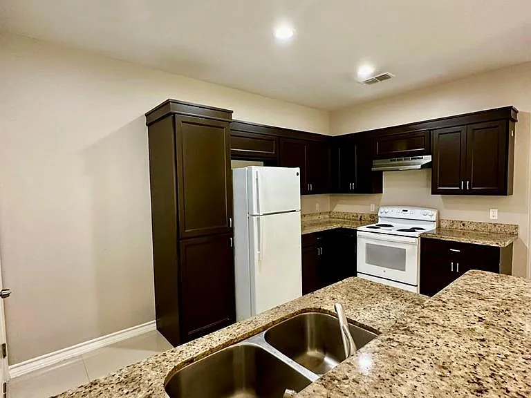 1022 Escondido Ln E #A — Photo 5