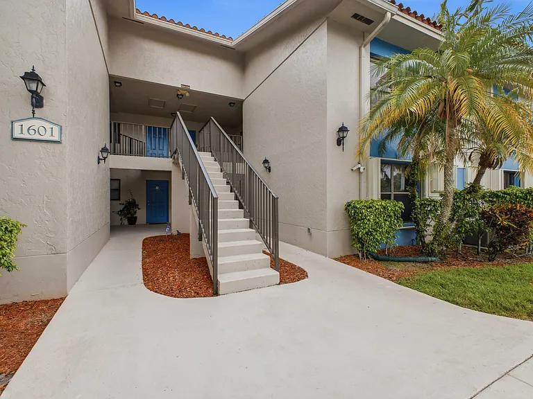 1601 Balfour Point Dr #H — Photo 3