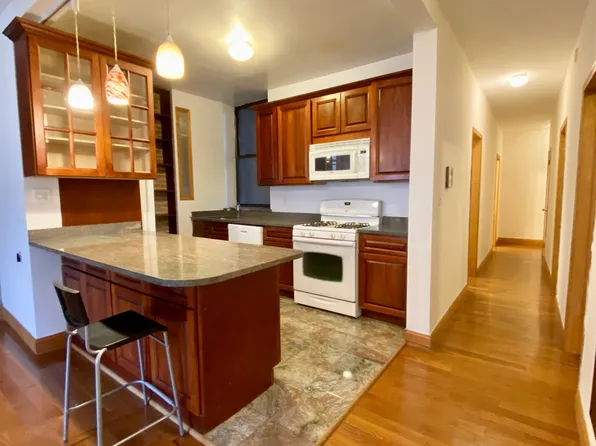 839 West End Avenue image 1 of 8