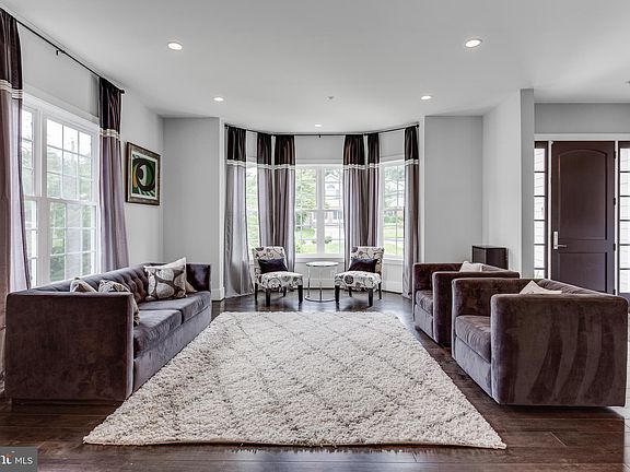 5th image of 4307 Clearbrook Ln