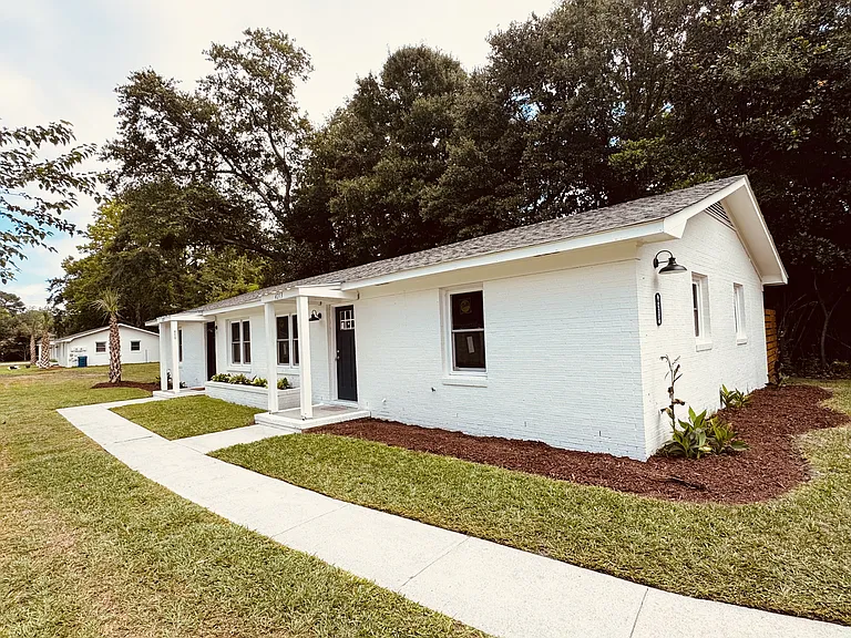 4215 Peachtree Ave — Photo 2