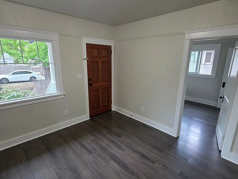 340 N Grove Ct — Photo 4