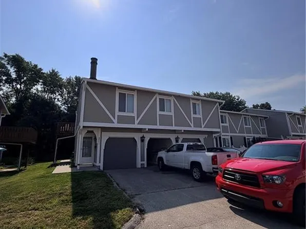 8839 Carriage Rd, Lenexa, KS 66215