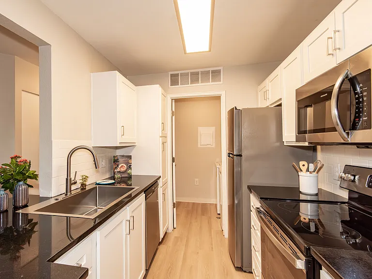 Lumina Apartments — Photo 24