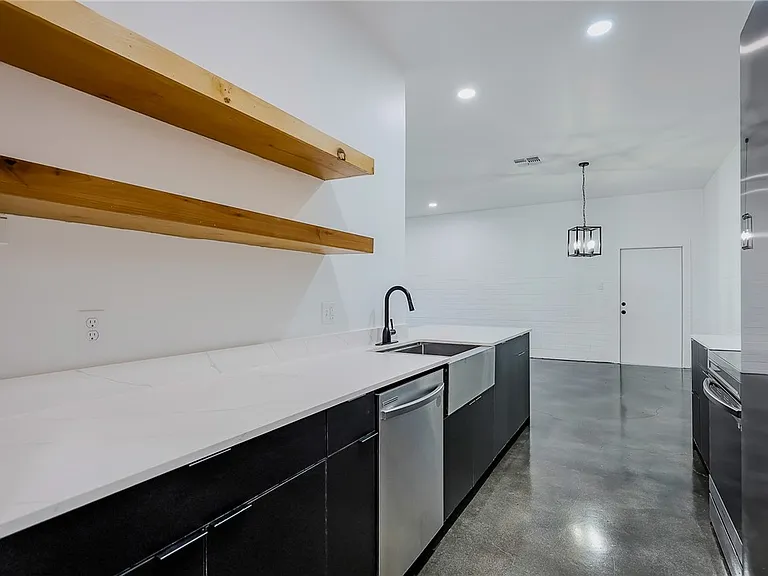 626 Glazebrook St #B — Photo 7