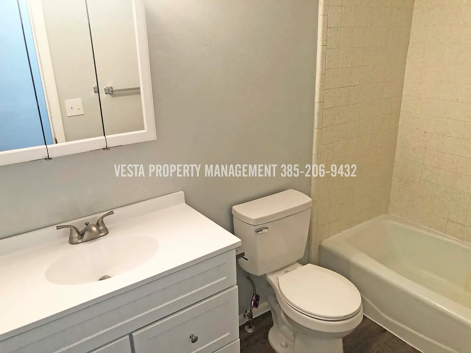 3 bed, 1.5 bath, 1200 sqft, $1,295 — Photo 1