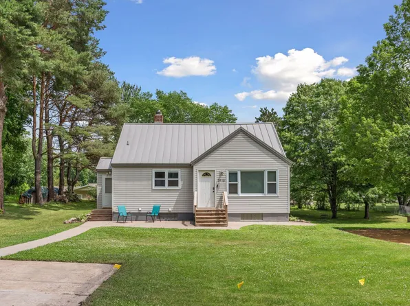3910 Elmwood St, Vadnais Heights, MN 55127