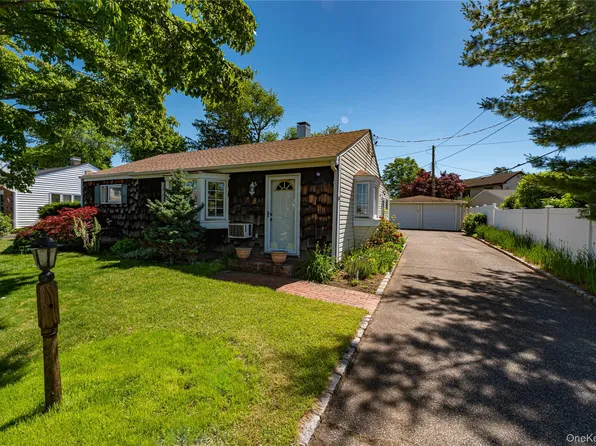 6 Virginia Lane, Bethpage, NY 11714