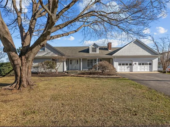 193 Honeyman Ave, Middletown, RI 02842