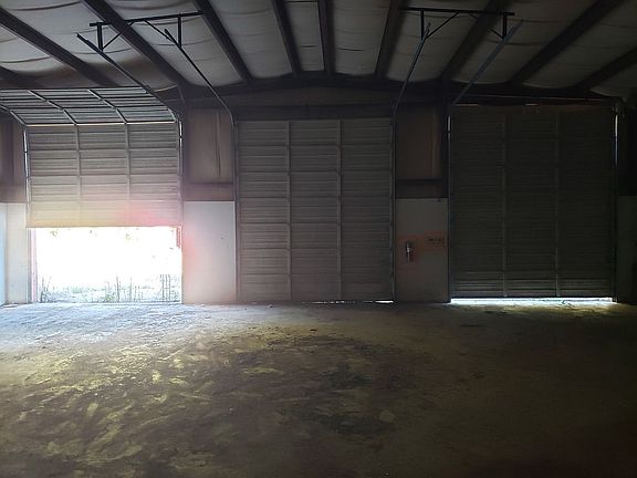Warehouse, 3 garage doors
