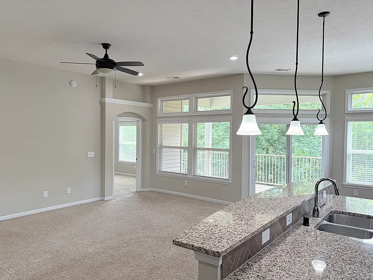 3260 Fontaine Ct — Photo 10