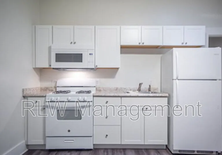 11 N Central Ave — Photo 1