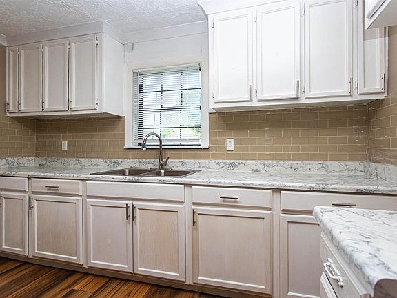 2nd image of 310 Dean Ct