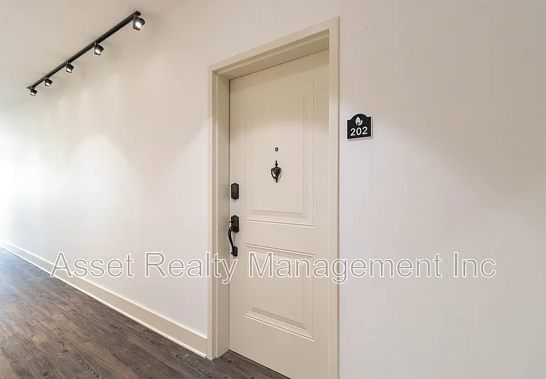 1120 Franck St #202 — Photo 12