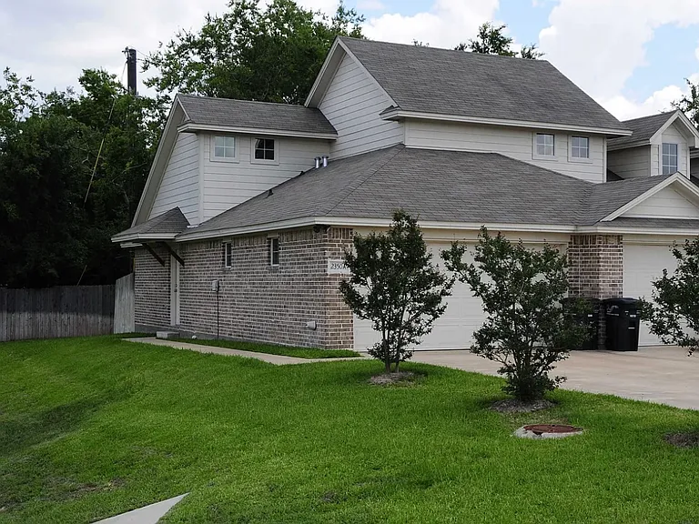 2350 Autumn Chase Loop #B — Photo 2