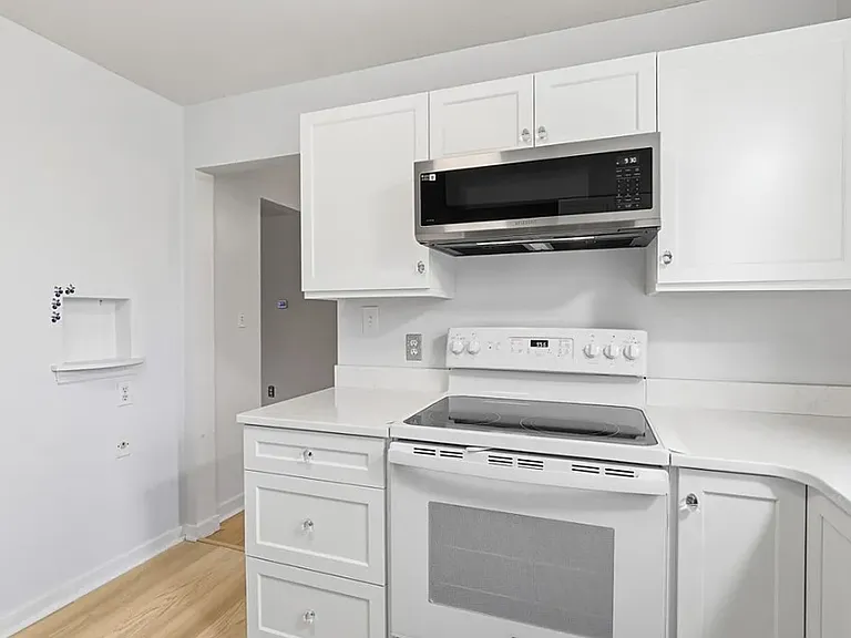 513 Lombard St — Photo 2