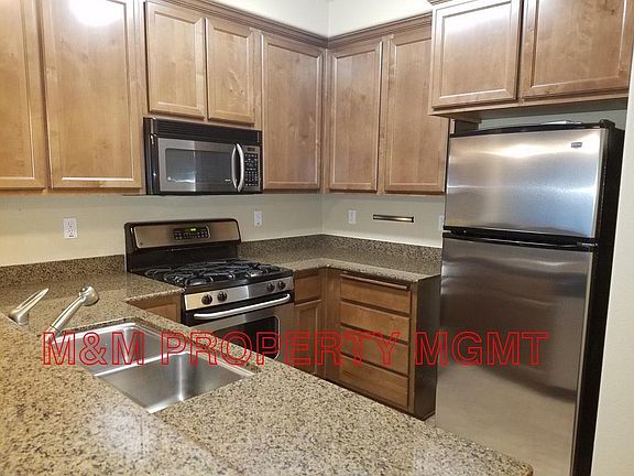 2001 Club Center 8124 Kitchen