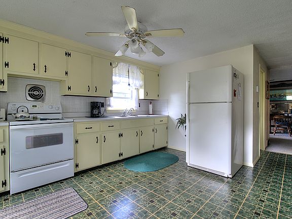 4th image of 7 Hillcrest Dr