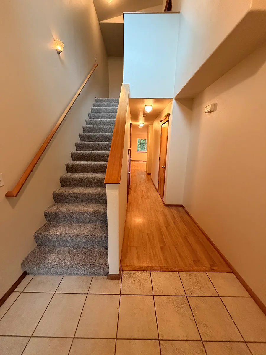 entryway - 15455 SW Kirby Ln