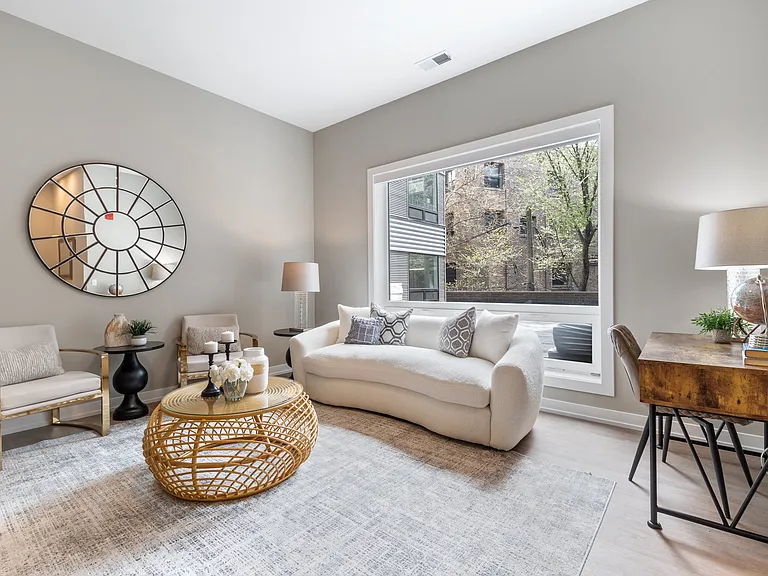 3217 N Clark St — Photo 4