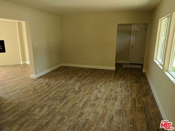 5th image of 9845 Noble Ave