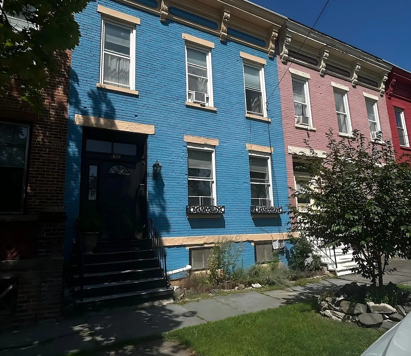 2 bed, 800 sqft, $1,600 — Photo 2