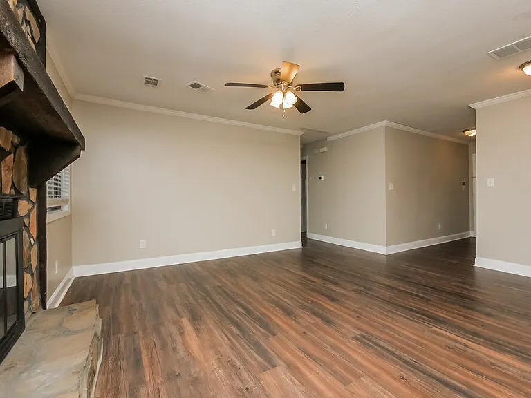 9346 Woodknoll Way — Photo 6