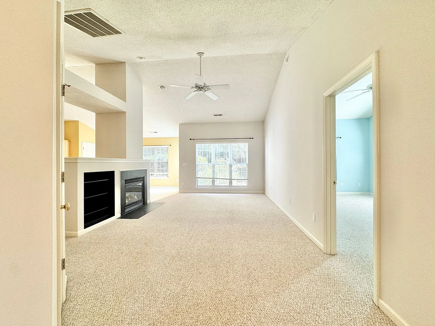 Adorable 3 Bedroom Off Lewiston Rd! — Photo 3