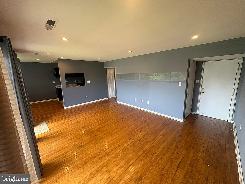 5424 85th Ave #102