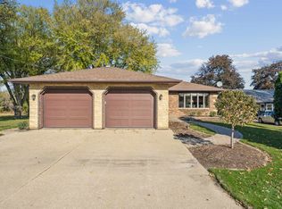 31679 Olde Castle Rd, Dyersville, IA 52040