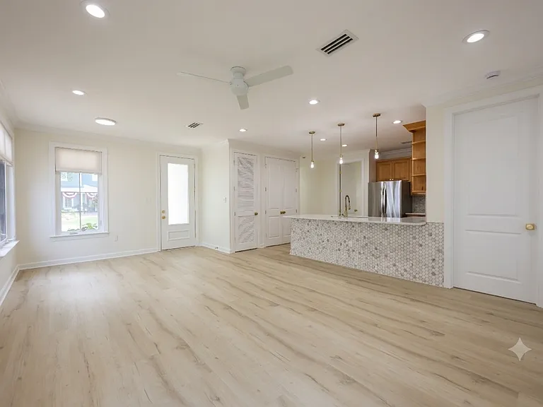 174 S Zander Way — Photo 7