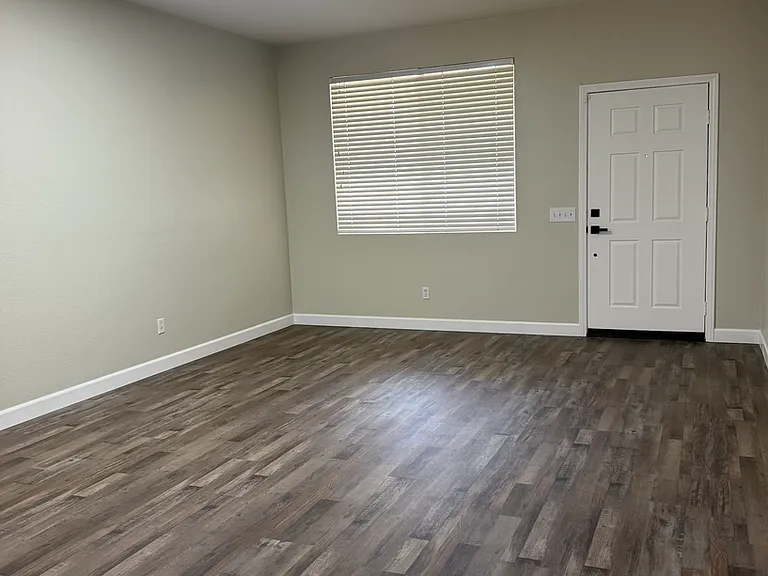 26121 Bogoso Ln — Photo 2