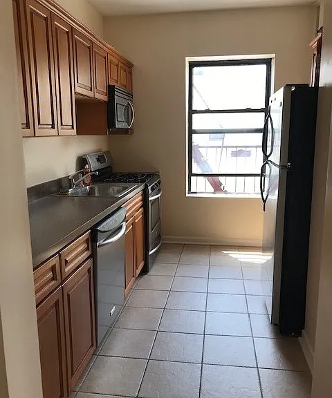 759 Avenue A #6 — Photo 4
