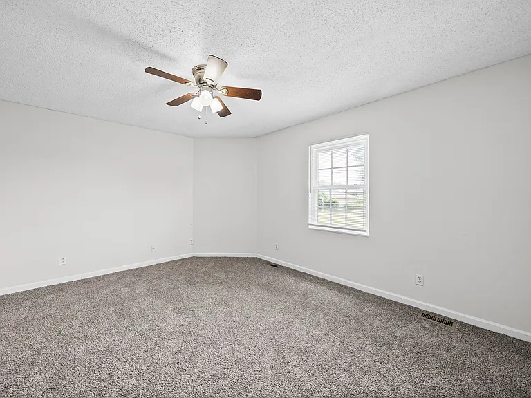 105 Greenland Ct — Photo 28
