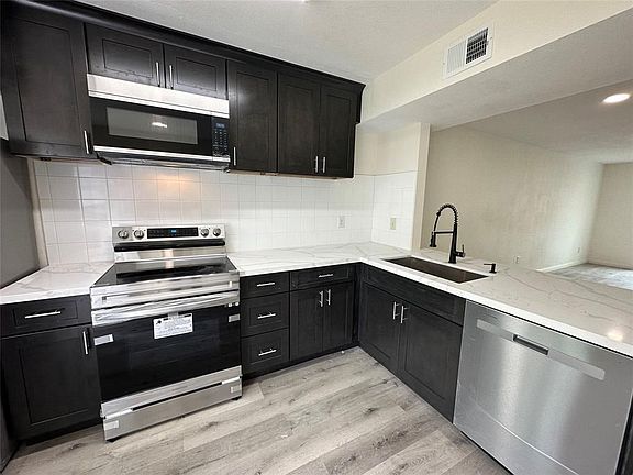 3rd image of 8718 Victorian Village Dr