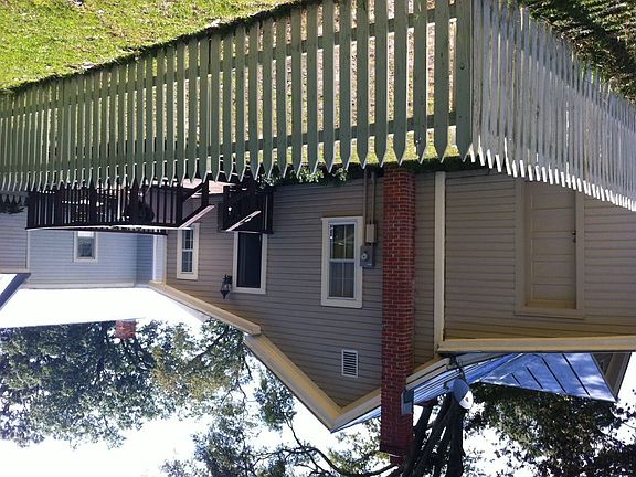 Back deck w/fenced yard
