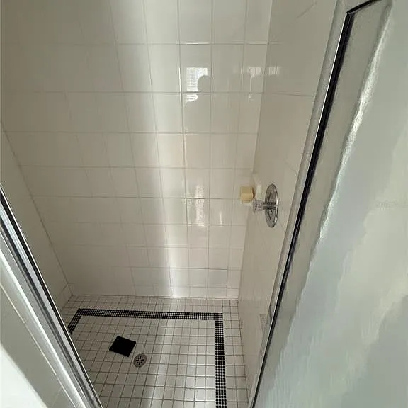 325 Leslie Ln — Photo 26