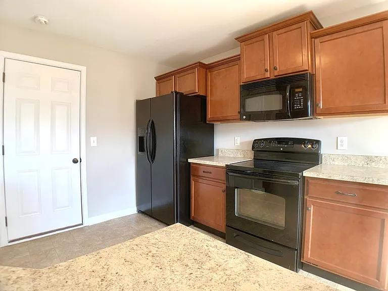 842 Shelton Cir — Photo 8