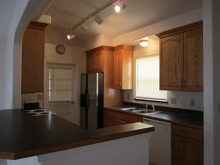 Jeanne Dr — Photo 9