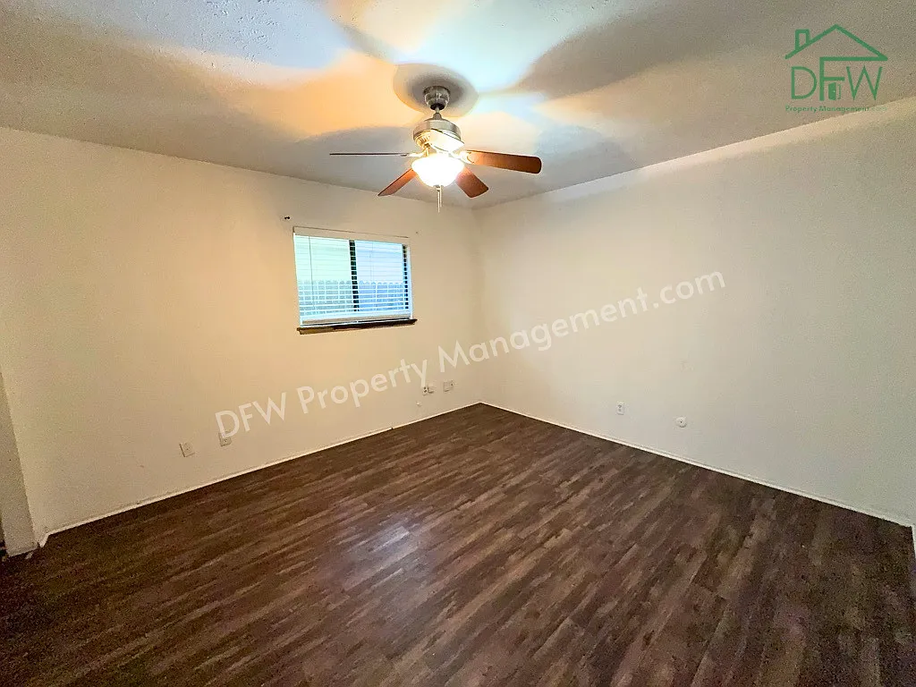 3 bed, 2.0 bath, 1391 sqft, $1,550 — Photo 4