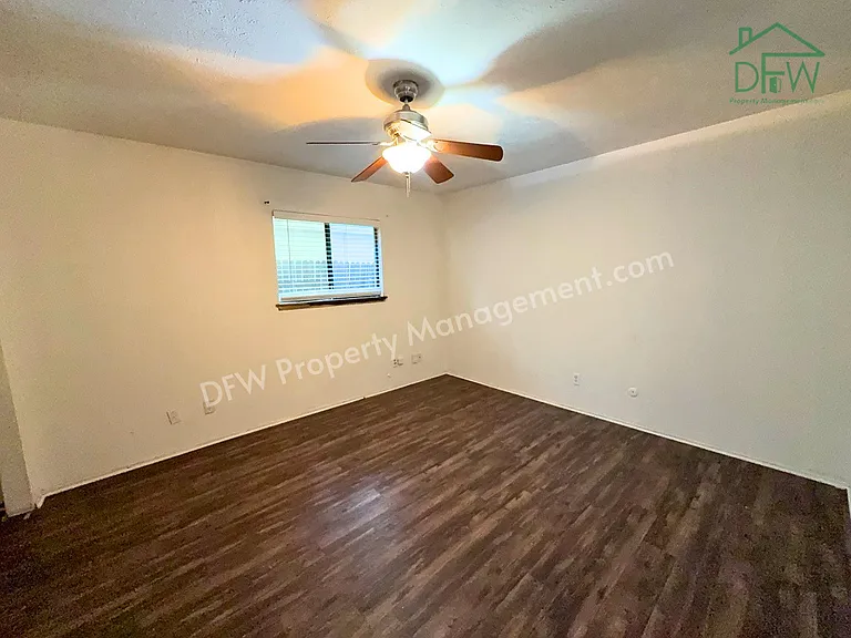 1233 Steinburg Ln — Photo 4