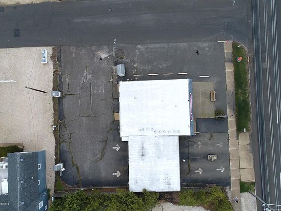 4th image of 2201 Long Beach Blvd