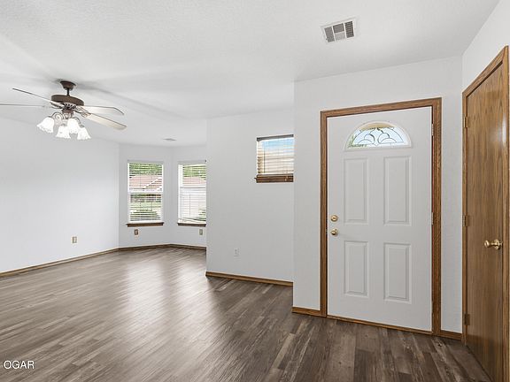 4th image of 1004 Greenbrook Dr