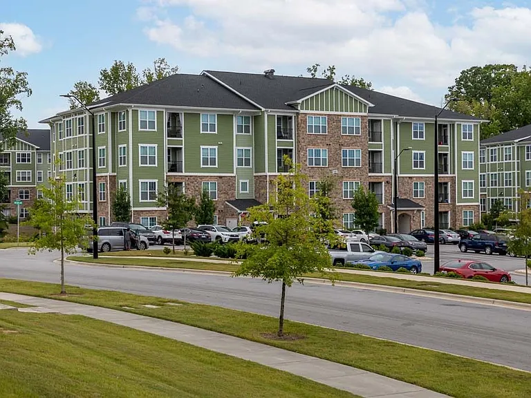 Foxwood Apartments — Photo 184