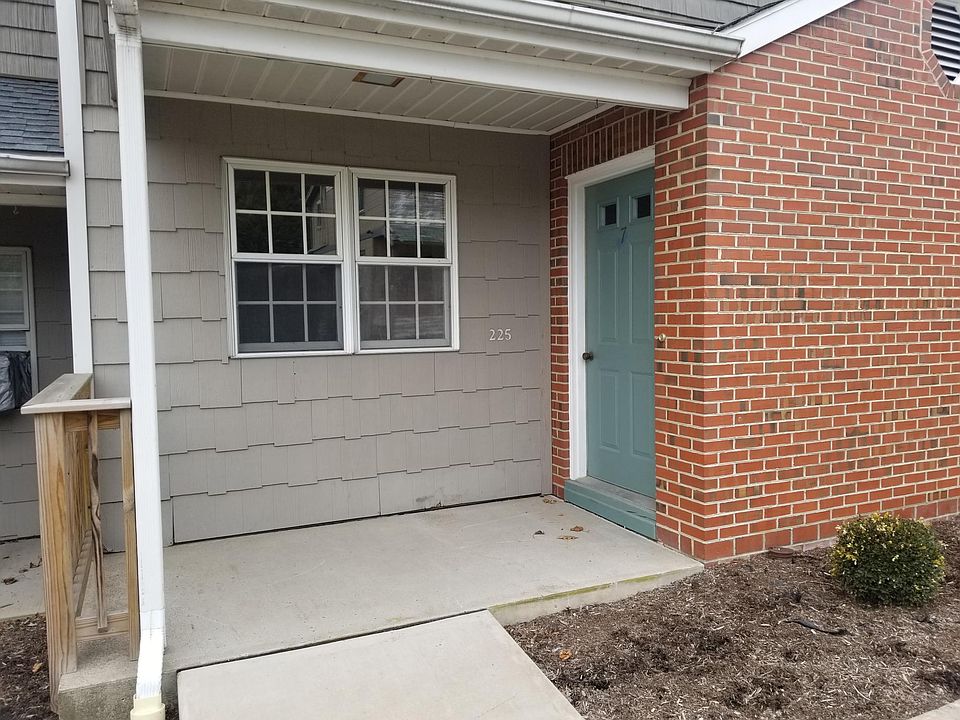 2nd image of 229 Walnut St #9