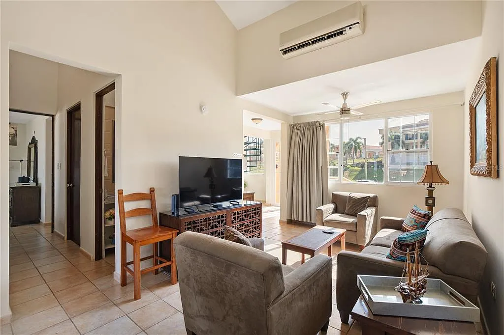 3 bed, 3.0 bath, 1800 sqft, $2,800 — Photo 3