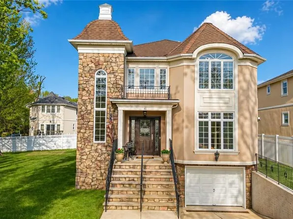 41 Saint Edward Ln, Staten Island, NY 10309